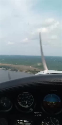 My first time in an airplane, and I was learning how to fly it! #florida #cessna #flying #local #fyp