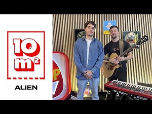 Alien chante ses musiques en acoustique [10 m²]