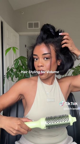 The key to Big, Sexy, Hair! Volume city with @wavytalkofficial #hairstyletutorial #hairvolume #shorthair #wavytalk #blackfriday