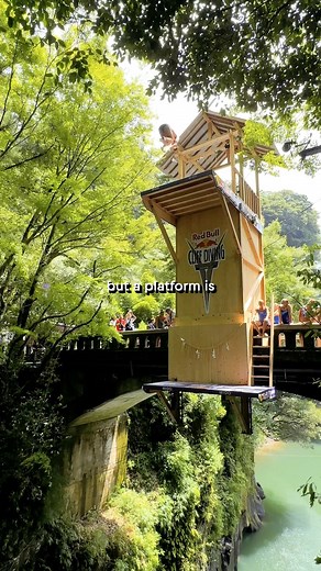 the difference between diving off cliff or platform 💡 | Red Bull Cliff Diving