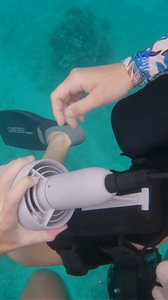 Underwater Adventure Gone Wrong – Jet Pack Mishap Caught on Camera