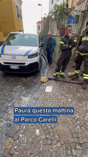 Maltempo a Napoli, crolla un costone a Posillipo dopo la pioggia