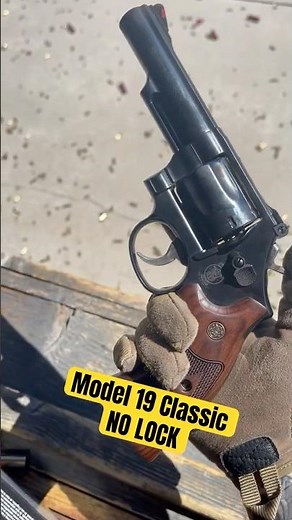 The NEW Model 19 Classic (no internal lock) from Smith & Wesson 🔥 #wheelgun