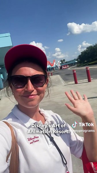We love our lifeguards! 🛟 Were you a lifeguard on your Disney College Program?! Where did you work?👇 #DisneyCollegeProgram #DCP #dayinmylife