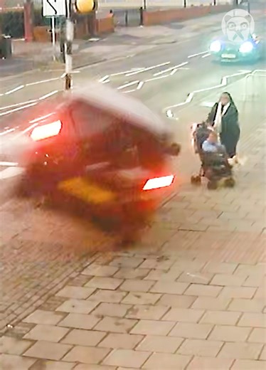 1.2M views · 1.2K reactions | Mum & toddler narrowly avoid being hit by car | Lady Panda | Facebook