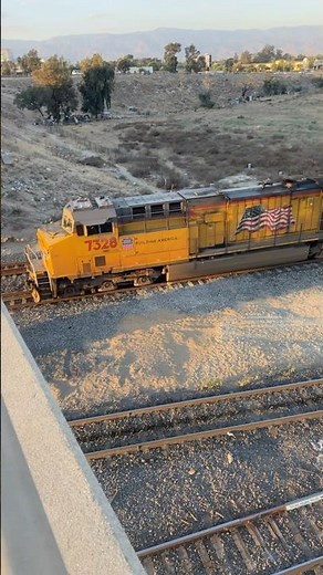 UNION PACIFIC MANIFEST ZOOMS BY WEST COLTON YARD #unionpacific