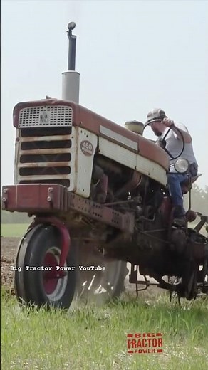 FARMALL 460 Tractor Plowing #bigtractorpower #internationalharvester #caseih #tractor