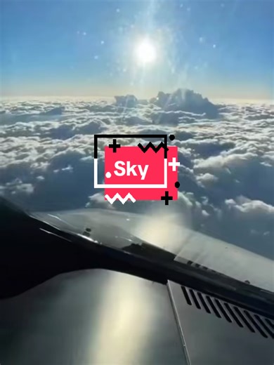 Breathtaking Cloud Surfing from the Cockpit