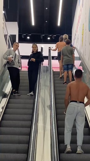 Wild reactions, nonstop laughs! #pranktime #boyalex_ #prank #reaction #viral | ALex Boy