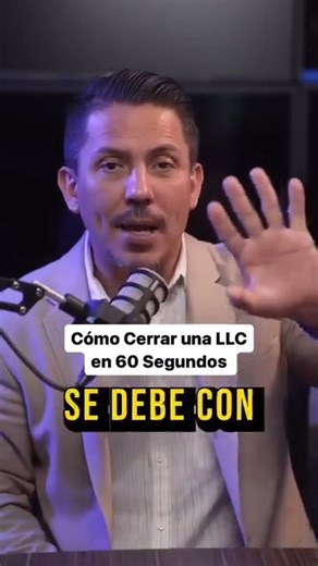 ¿Cómo cerrar una LLC de manera simple? Aquí te explico: 👉 Primero, recuerda que tú y la LLC son entidades separadas. Muchas personas dicen que necesitas tomar varios pasos como pagar impuestos o cuotas, pero en realidad, es mucho más sencillo. 💡 Mi recomendación: Si tu LLC no tuvo muchas transacciones ni actividad, déjala suspenderse automáticamente. No necesitas hacer nada. ⚠️ Importante: La deuda que quede será responsabilidad de la LLC, no tuya. Aunque seas el encargado, la deuda se queda c
