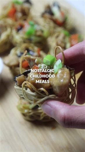Mini Chinese Birds Nest Serves 3-4 INGREDIENTS • 1 pack of @trulocal chicken breasts (approx. 2) • Egg noodles • 1-2 carrots, peeled and chopped • 1 cup of sliced cabbage • 1 cup of rehydrated wood ear mushrooms • Garlic power • Soy sauce • Oyster sauce • Sesame oil • 1/2 - 3/4 cup of chicken broth • 2 tbsp corn starch mixed with a bit of water to create a slurry • Green onions and sesame seeds STEPS 1. Rehydrate wood ear mushrooms by allowing them to soak in hot water for 15-20 minutes. 2. Slic