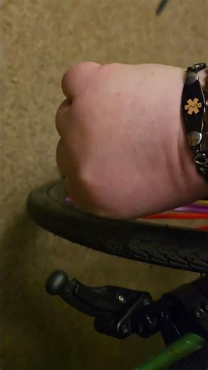 How to operate wheelchair scissor locks easier if you have hypermobility or hand pain issues