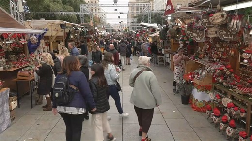 La Fira de Santa Llúcia celebra 239 anys com el mercat de Nadal més antic d'Espanya