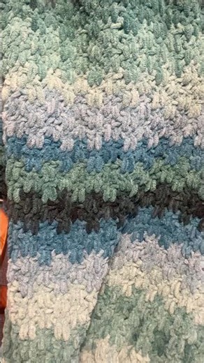 Easy Double Crochet Evergreen Throw Pattern Bernat Blanket Yarn Chunky Ombré #crochetpattern