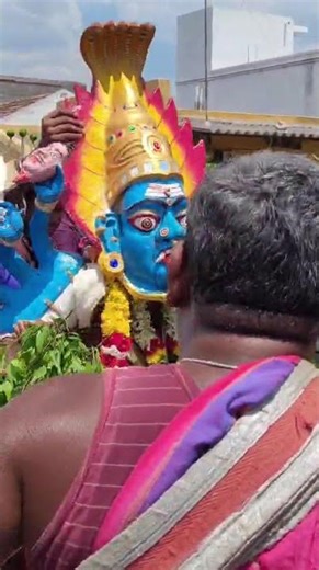 ஆக்ரோஷமாக ஆடி வந்த காளியம்மன்