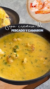 Sopa cremosa de camarón y pescado ¡GUARDA ESTA RECETA! ✨ Ingredientes para 8 personas aprox 3 cebollas morada GRANDES 2 pimentones amarillos 2 pimentones rojos 20 dientes de ajo 1200 ml leche de coco 600 ml crema de leche Cilantro 6 filetes de corvina 500 gr camarones Sal y pimienta a gusto #camarones #pescado #sopa #food #foodporn #recipe #recetas #recetasfaciles | Sofia Jaramillo