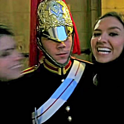 Girls Make Royal Guard Laugh And Flirt With Him #specialforces #military #soldier #militaryedit