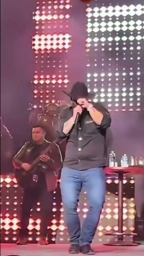 Carin León bailando “la boda del Huitlacoche”