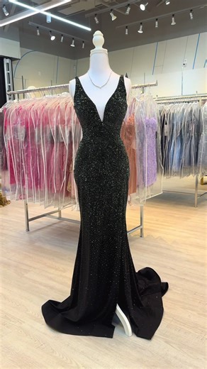 Stunning Backless Black Prom Dress for 2026