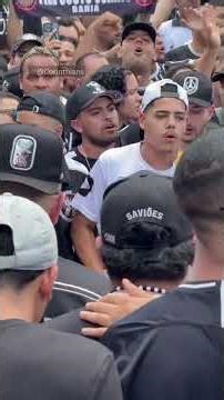 AeroTimão: torcida do Corinthians faz festa antes da ida do time para o Rio
