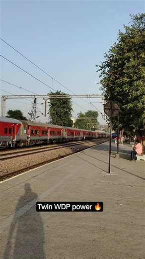 12456 Bikaner Delhi SF Express THUNDERS Through Bahadurgarh at Full Speed 🔥 Twin WDP Power