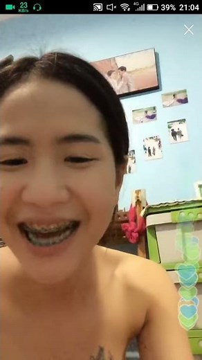 Cewek gak pakai baju berani video callan