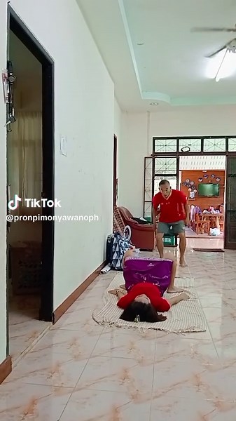 นอนไม่รู้เรื่องเลย: ตลกเฮฮาจากสาวเป้คนยโส