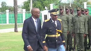 Afin de vous permettre de revivre le défilé des Forces Armées d'Haïti à l'occasion de la 216e commémoration de la bataille de Vertières, le Bureau de Communication du Ministère de la Défense vous invite à regarder cette vidéo. | Ministère de la Défense - Haïti