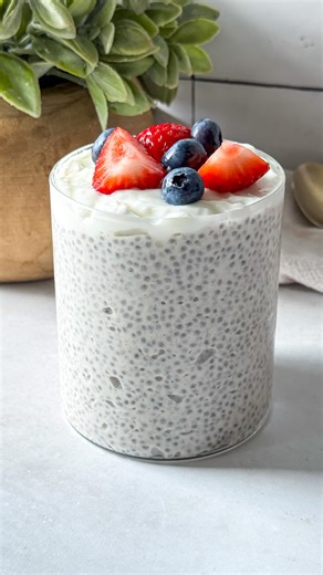 https://mallorythedietitian.com/chia-pudding-with-yogurt/ Sharing my secrets to making perfectly creamy chia pudding! 🫶🏼This is a base recipe with a vanilla cinnamon flavor so you can easily change up the toppings! The secret is the ratio of ingredients and the way you mix them. 😊 Recipe below ⬇️ For 2 servings: ~Ingredients~ • 1 c plain Greek yogurt • 1 c almond milk (or milk of choice – coconut milk makes it even creamier and cow’s milk or soy milk will have more protein) • 2 Tbsp pure mapl
