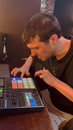 Warming Up in Sydney with Fred Again and Jeremy Renner Clubbed Fingers