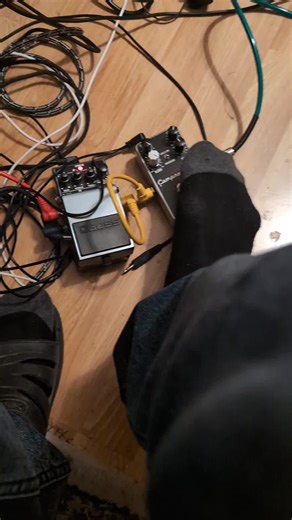 Unboxed the Keeley compressor today and 🤯 — instant magic with the Strat. Smooth, bold, and NO distortion in sight. Using it to boost volume   squeeze out extra overdrive from the Boss IR-2… absolute tone heaven. Next up: volume pedal to tame the noise and dial the vibe 🎛️✨ #KeeleyCompressor #FenderStrat #BossIR2 #GuitarTone #PedalboardJourney