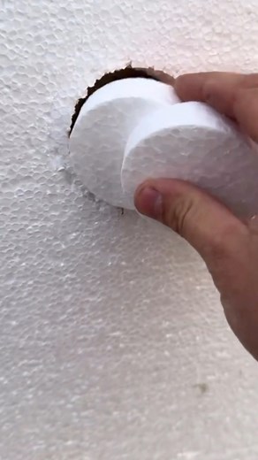 163K views · 196 reactions | Comment combler un trou dans du polystyrène ? #btp #isolation #france | Blog-turquoise67 | Facebook