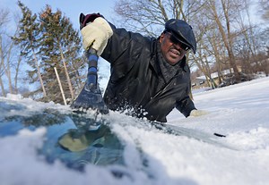 What's the best way to defrost your windshield? Experts recommend this method