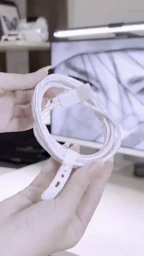 Discover the Razer Kraken Kitty V3 and Seiren V3 Chroma