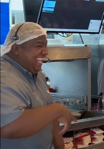 📢 ¡Tenemos Promo! Se me ponen las pilas que hoy 24 de febrero tenemos promo de 2 combos 4EN1 por L219 🤤 y obvio no te la podés perder 😉 ​ Incluye: ​ 🍗 2 Piezas de pollo crispy ​ 🍔 2 Crispy sandwiches ​ 🍟 2 Complementos individuales papas ​ 🥤 2 Bebidas. ​ ​ Válido únicamente hoy martes 24 de febrero en: ​ 🍽️ Restaurantes ​ 🚗 Autoservicio ​ 🚀 Bip Bip ​ 📲Marca gratis al *5000 ​ 💻Sitio web www.kfc.hn #fyp #promo #kfc #parati #viral