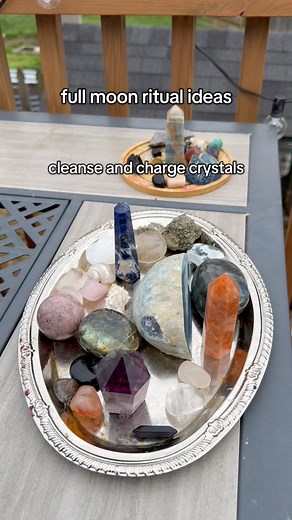 full moon ritual ideas. how to make moonwater and moonwater uses.The full moon in Taurus is November 5, try doing these simple rituals over the next few nights to work with the energy of the Beaver Moon. #beavermoon #fullmoonritual #moonwater #beginnerwitch #taurus #supermoon #crystals | Instant Witch