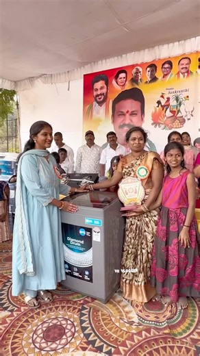 Vamshi Krishna on Instagram: "మకర సంక్రాంతి పండగను పురస్కరించుకొని మోండా మార్కెట్ డివిజన్ లో కాంగ్రెస్ పార్టీ సీనియర్ నాయకురాలు సీ. వైష్ణవి యాదవ్ గారి ఆధ్వర్యంలో ముగ్గుల పోటీలు ఘనంగా జరిగాయి. అనంతరం ముగ్గుల పోటీల విజేతలకు వైష్ణవి యాదవ్ గారు బహుమతులు ప్రదానం చేశారు. ఈ సందర్భంగా వైష్ణవి యాదవ్ గారు మాట్లాడుతూ.. ముగ్గుల పోటీలు మానసిక ఉల్లాసానికి దోహదపడటంతో పాటు మహిళల్లోని సృజనాత్మకతను వెలికి తీస్తాయన్నారు. కాంగ్రెస్ ప్రభుత్వం అధికారంలోకి వచ్చాక మహిళల అభివృద్ధికి కృషి చేస్తోందన్నారు. మహిళా సాధికారతకు