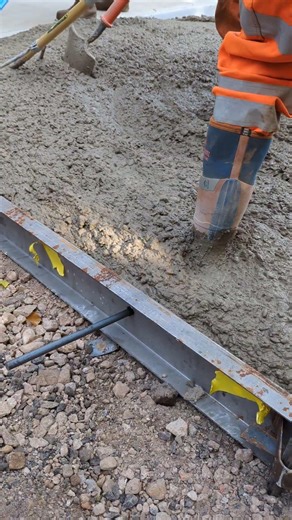 Flowmix in Action - Reinforced Concrete Pour #concretegloucester #concretesupplier #concretewalsall