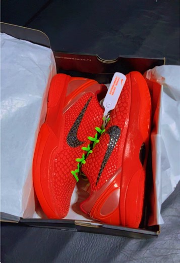 Kobe 6 Grinch Sneakers Review and Style Guide