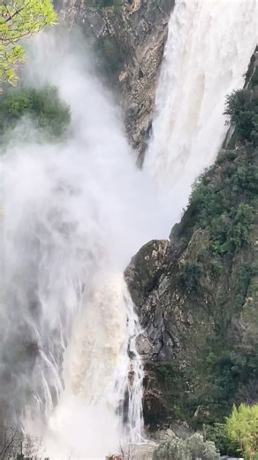 La grande cascata di Tivoli: uno spettacolo naturale