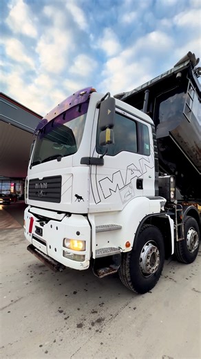 New at LENDRITI GROUP SHPK 🦁 ✅MAN TGA 41.480🔥 ✅Viti 2005 ✅KM 420.000 ✅Menjaqi Manual ✅DVD USB ACTIVE ✅Klima AC ✅I sapo ardhur nga Italia 🇮🇹dhe me dogan te pagur dhe me fatur te Tvsh-se ✅Ne gjendje shum te mir dhe shum i ruajtur i gatshem per pun, per me shum info na kontaktoni ✅Nr. Kontaktues 📞049272125 38344272125