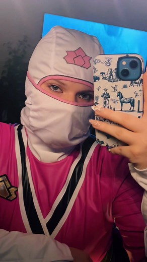 Power Rangers Pink Cosplay: Working in the Helmet
