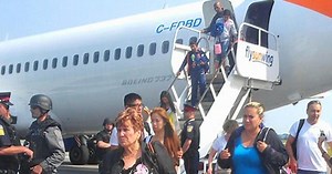 Flight turns around after passenger allegedly threatens Canada