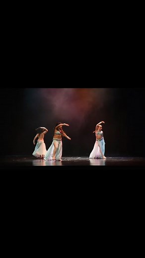 Alumnas de Danzas Árabes Brillan en Muestra 2023