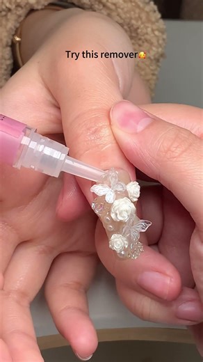 Pocket-sized nail hero! Compact remover pen for on‑the‑go touch‑ups