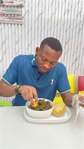 Precious Ezinne | Redgrapescafe on Instagram: "To Dey kitchen smart no hard, na you like stress. I don leave una behind with my ogbonge @raylux dry grinder"