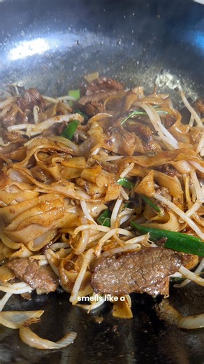 Beef chow fun (乾炒牛河) ? This is honestly one of my all time favourite Hong Kong dishes. It’s a Cantonese stir-fried soy sauce noodle dish with tender beef, hor fun (rice noodles), bean sprouts and green onions. Its signature wok hei (鑊氣, smoky charred aroma from high-heat cooking) makes it an iconic favourite among Hong Kongers ?? #cooking #homemade #beefchow #tasty #foodie | Tasty UK