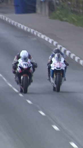 6.3K views · 62 reactions | Dieser Sound!  Morgen Abend blicken wir zurück auf eines der spektakulärsten Road-Racing-Events des Jahres: Das Cookstown 100. Ab 20:00 Uhr fliegen die Motorrad-Asse wieder mit über 300 km/h über den nordirischen Asphalt. #roadracing #kingoftheroads #superbike #cookstown #racing #motorsport | Motorvision TV | Facebook