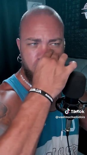 Análise de Tatuagem de Lobo: Estilo e Significado