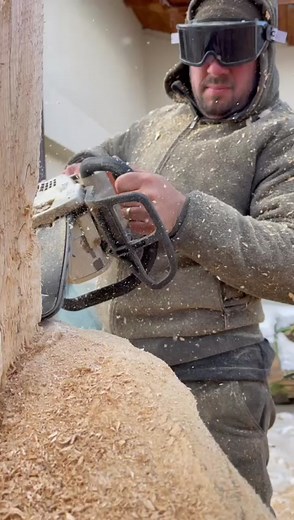 Traditional Romanian Sculpture with Chainsaw - Lucaci Roxana Adelin